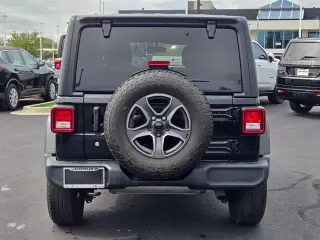 Jeep Wrangler Unlimited 2018 4x4 Deportivo 4dr SUV (lanzamiento a mitad de año)