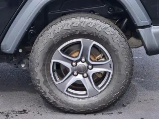 Jeep Wrangler Unlimited 2018 4x4 Deportivo 4dr SUV (lanzamiento a mitad de año)