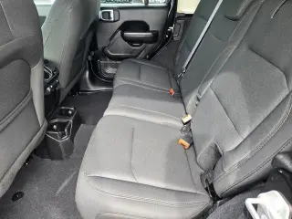 Jeep Wrangler Unlimited 2018 4x4 Deportivo 4dr SUV (lanzamiento a mitad de año)