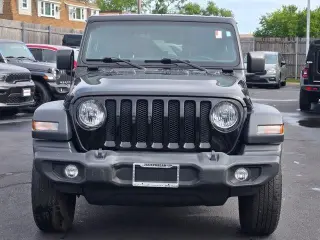 Jeep Wrangler Unlimited 2018 4x4 Deportivo 4dr SUV (lanzamiento a mitad de año)