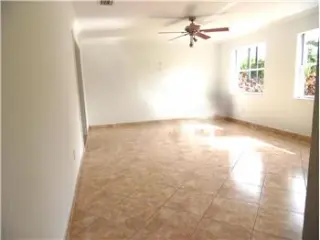 Propiedad de alquiler con 3 dormitorios y 2 baños en Lake Worth Beach