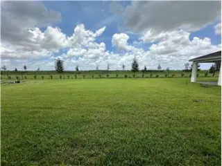 Propiedad de alquiler con 4 dormitorios y 3.5 baños en LOXAHATCHEE
