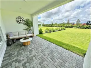 Propiedad de alquiler con 4 dormitorios y 3.5 baños en LOXAHATCHEE