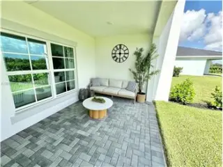 Propiedad de alquiler con 4 dormitorios y 3.5 baños en LOXAHATCHEE