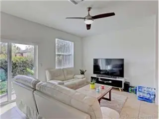 Propiedad de alquiler con 3 dormitorios y 2.5 baños en WEST PALM BEACH