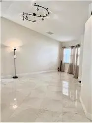 Propiedad de alquiler con 3 dormitorios y 2 baños en WEST PALM BEACH