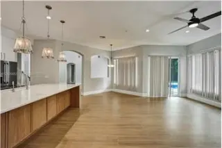 Propiedad de alquiler con 4 dormitorios y 3 baños en LAKE WORTH BEACH