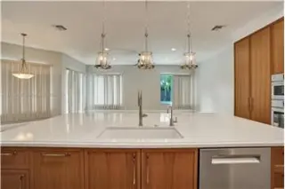 Propiedad de alquiler con 4 dormitorios y 3 baños en LAKE WORTH BEACH