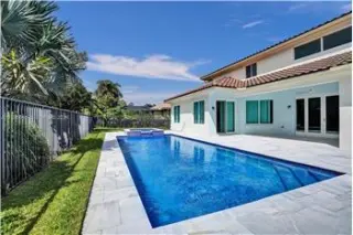 Propiedad de alquiler con 4 dormitorios y 3 baños en LAKE WORTH BEACH