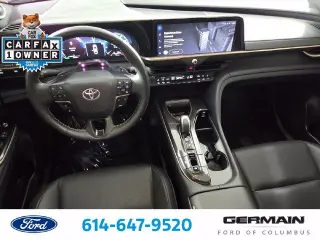 Sedán Toyota Crown 2024 AWD Platinum de 4 puertas