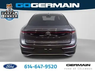 Sedán Toyota Crown 2024 AWD Platinum de 4 puertas