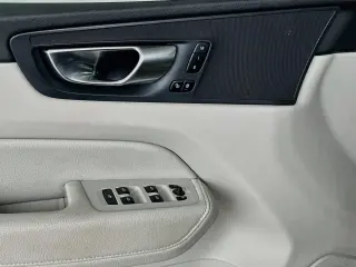 Volvo XC60 2022 tracción en todas las ruedas B5 Momentum 4p SUV