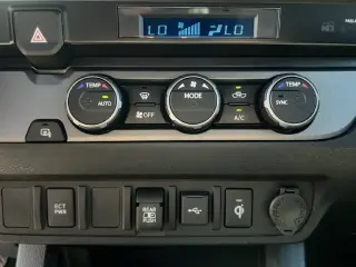 Toyota Tacoma 2021 4x2 TRD Sport 4p Doble Cab 5.0 ft CB Limpio CARFAX. Limpio CARFAX. RWD Automático de 6 velocidades 3.5L V6 Magnético Metálico 278cv LEV3-ULEV70 24V PDI DOHC de llegada reciente!