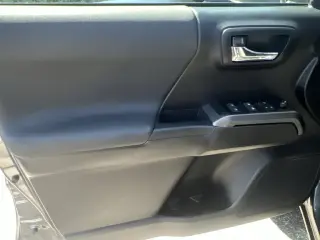 Toyota Tacoma 2021 4x2 TRD Sport 4p Doble Cab 5.0 ft CB Limpio CARFAX. Limpio CARFAX. RWD Automático de 6 velocidades 3.5L V6 Magnético Metálico 278cv LEV3-ULEV70 24V PDI DOHC de llegada reciente!