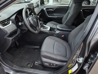 Toyota RAV4 2023 XLE SUV 4 puertas