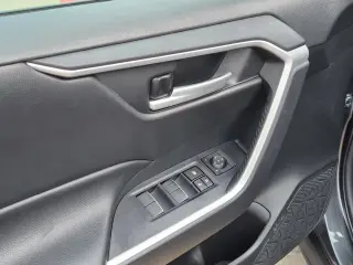 Toyota RAV4 2023 XLE SUV 4 puertas