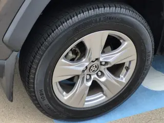 Toyota RAV4 2023 XLE SUV 4 puertas