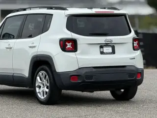 Jeep Renegade 2017 Latitude 4dr SUV