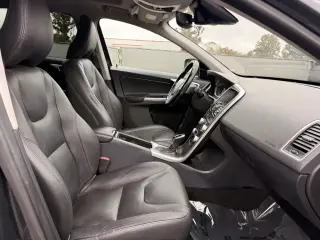 Volvo XC60 2015 AWD T5 Premier 4dr SUV (lanzamiento a mitad de año)