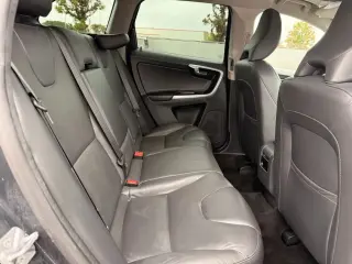 Volvo XC60 2015 AWD T5 Premier 4dr SUV (lanzamiento a mitad de año)