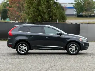 Volvo XC60 2015 AWD T5 Premier 4dr SUV (lanzamiento a mitad de año)