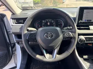 Toyota RAV4 2025 AWD XLE 4dr SUV
