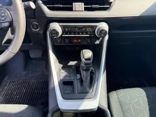 Toyota RAV4 2025 AWD XLE 4dr SUV