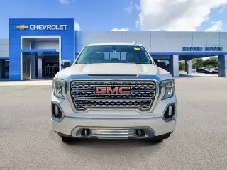 GMC Sierra 1500 2021 4x4 Denali 4dr Crew Cab con cabina de 5.8 ft. SB