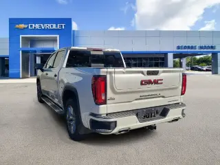 GMC Sierra 1500 2021 4x4 Denali 4dr Crew Cab con cabina de 5.8 ft. SB