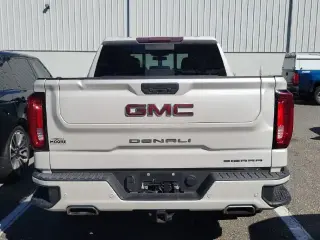 GMC Sierra 1500 2021 4x4 Denali 4dr Crew Cab con cabina de 5.8 ft. SB