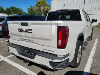 GMC Sierra 1500 2021 4x4 Denali 4dr Crew Cab con cabina de 5.8 ft. SB
