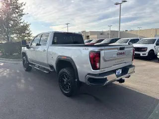 GMC Sierra 2500HD 2022 4x4 SLE 4dr Cabina de Tripulación de 4 puertas SB