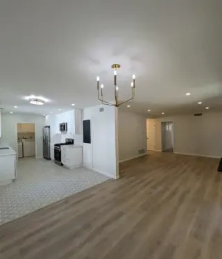 4 dormitorios y 2 baños cerca