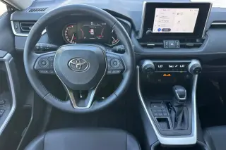 Toyota RAV4 2025 AWD XLE Premium 4dr SUV