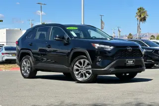 Toyota RAV4 2025 AWD XLE Premium 4dr SUV