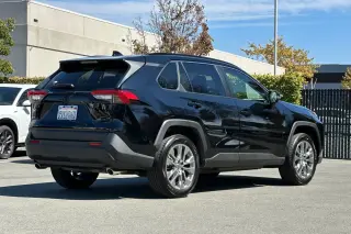 Toyota RAV4 2025 AWD XLE Premium 4dr SUV