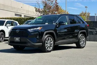 Toyota RAV4 2025 AWD XLE Premium 4dr SUV