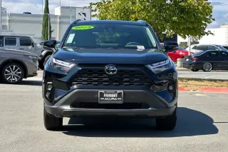 Toyota RAV4 2025 AWD XLE Premium 4dr SUV