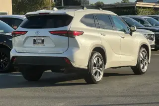 Toyota Highlander 2021 XLE 4dr SUV