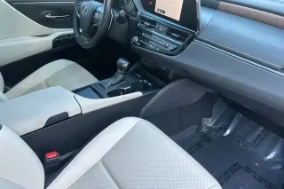 Lexus ES 350 2025 4dr Sedán