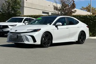Toyota Camry 2025 SE 4dr Sedán