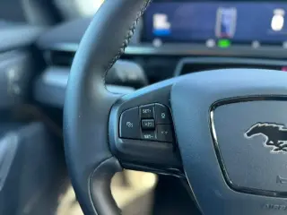 Ford Mustang Mach-E 2023 Select 4dr SUV