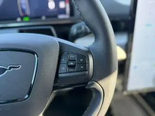 Ford Mustang Mach-E 2023 Select 4dr SUV