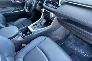 Toyota RAV4 2021 XLE Premium SUV 4 puertas