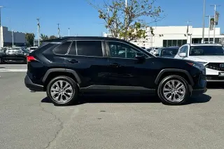 Toyota RAV4 2021 XLE Premium SUV 4 puertas