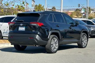 Toyota RAV4 2021 XLE Premium SUV 4 puertas