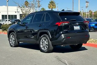 Toyota RAV4 2021 XLE Premium SUV 4 puertas