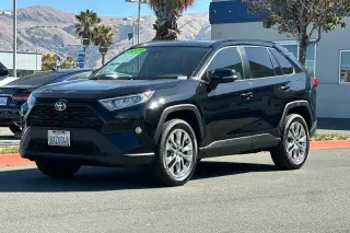 Toyota RAV4 2021 XLE Premium SUV 4 puertas