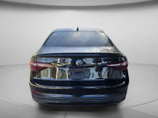 Volkswagen Jetta 2024 Sport sedán 4 puertas 8A
