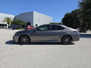 Toyota Camry Hybrid 2024 SE 4dr Sedán